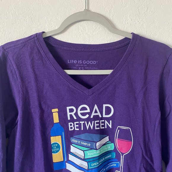 Life Is Good Womens Crusher Tee Size XS Read Between The Wines V Neck Shirt Top - Picture 2 of 10